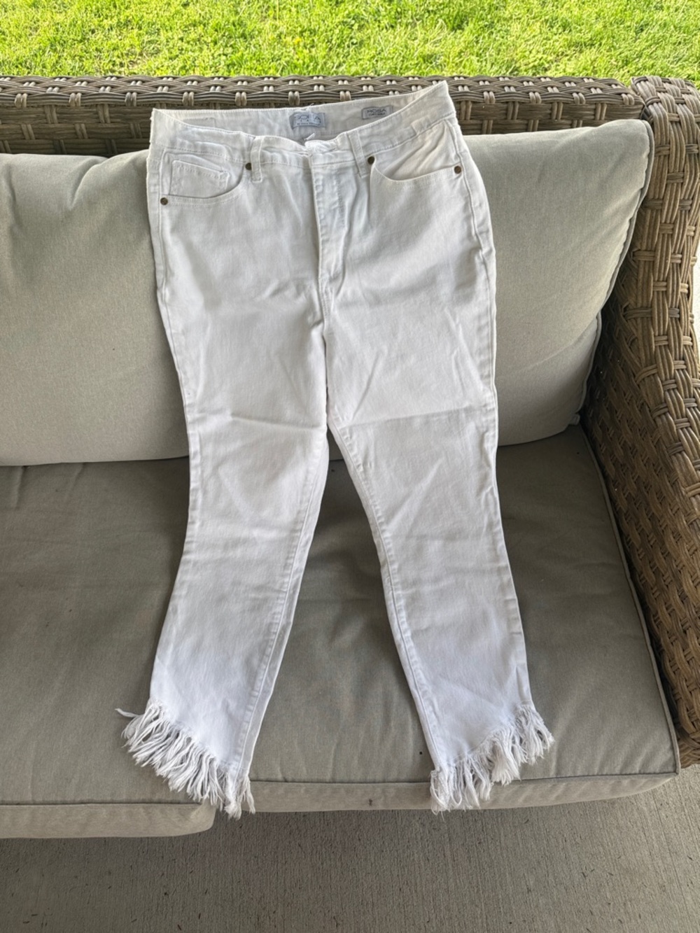 sofia by sofia vergara White Frayed-Hem Skinny Jeans